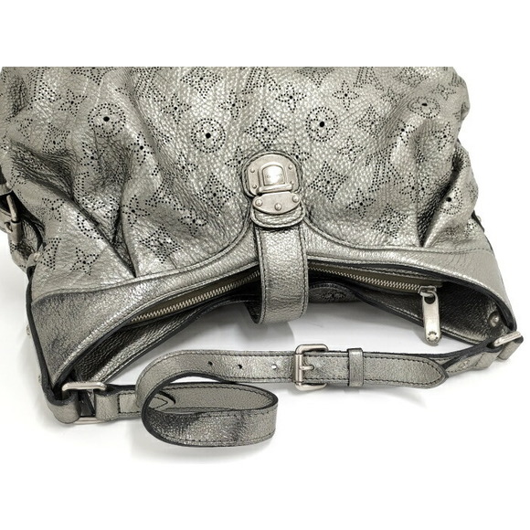 Louis Vuitton L Mahina Arjan Metallic Leather Shoulder Bag - Picture 6 of 9
